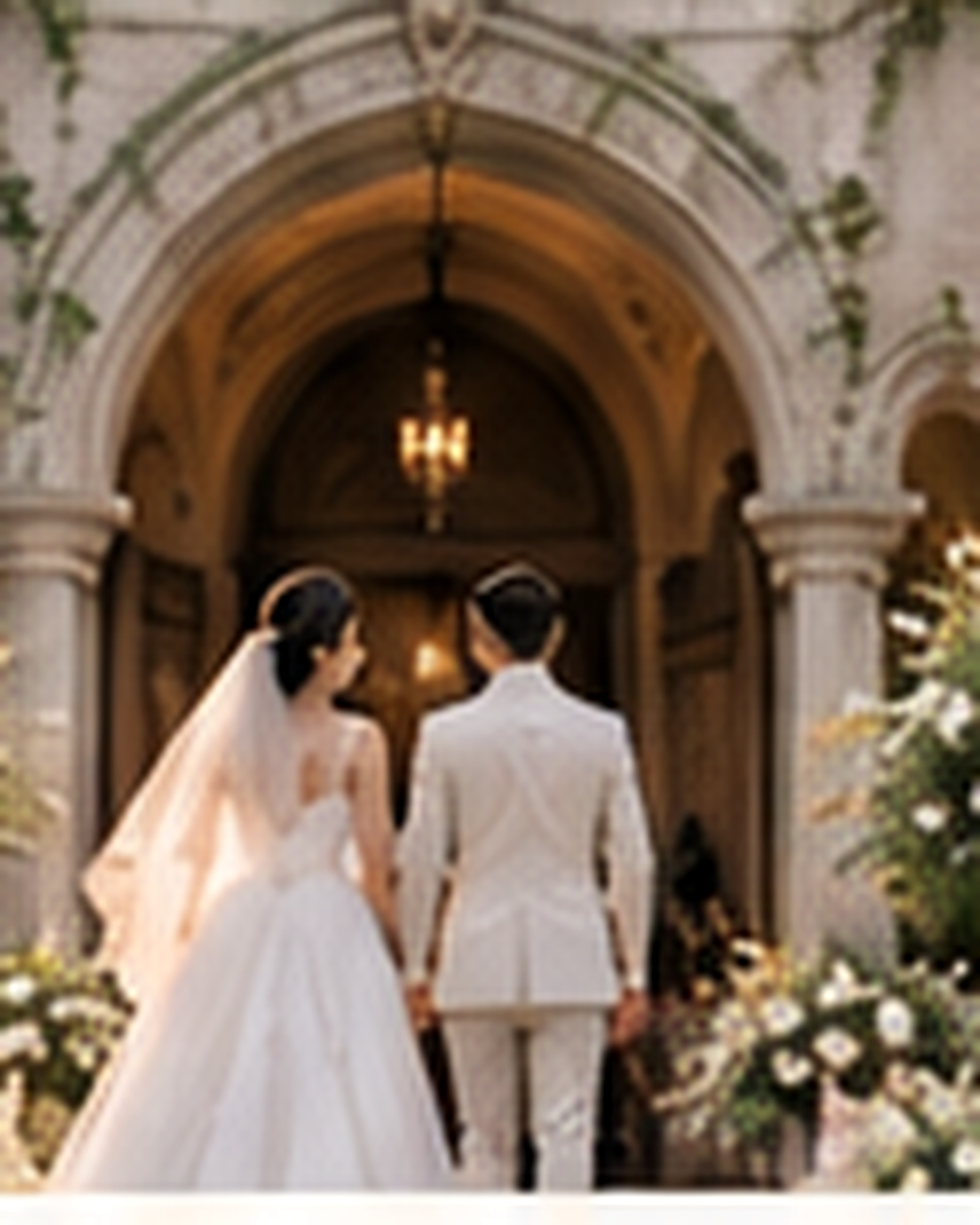 Isabella and Miguel entering the ceremony venue